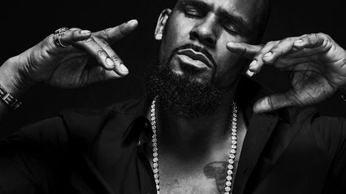 R. Kelly, găsit vinovat de pornografie infantilă/ Cântărețul este deja condamnat la 30 de ani de închisoare pentru agresiuni sexuale