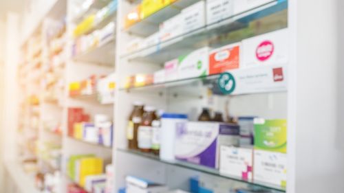 Impactul creşterii TVA la medicamente şi suplimente asupra farmaciştilor şi bolnavilor / Farmacist: Există riscul falimentului în cazul unor farmacii săteşti sau din oraşe mici. Unii bolnavi ar putea renunţa la tratament din cauza scumpirilor
