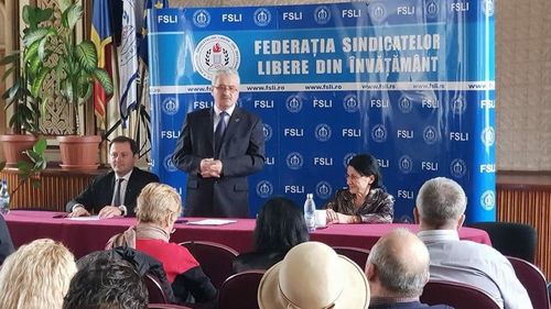 Sindicatul FSLI anunță proteste, dacă nu se amână scăderea orelor de școală. Cere, în premieră, să fie redus numărul elevilor din clase și implementat programul Școală după școală pentru toți copiii