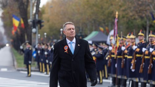 BREAKING Parlamentul începe, marţi la ora 10.00, procedura de suspendare a preşedintelui Klaus Iohannis, depusă de opoziţie / Președintele poate fi suspendat cu votul majorității parlamentarilor / În cel mult 30 de zile de la suspendare trebuie organizat referendum pentru demitere