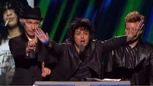 Pearl Jam, Guns N’ Roses și Green Day, printre cei care au primit bani din partea guvernului SUA în urma pandemiei / Lista beneficiarilor de fonduri a provocat controverse