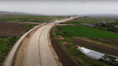VIDEO Stadiul autostrăzilor promise pentru anul acesta. Lucian Bode vede cele două loturi din Sebeș-Turda, la care se lucrează de peste 5 ani, „în grafic”