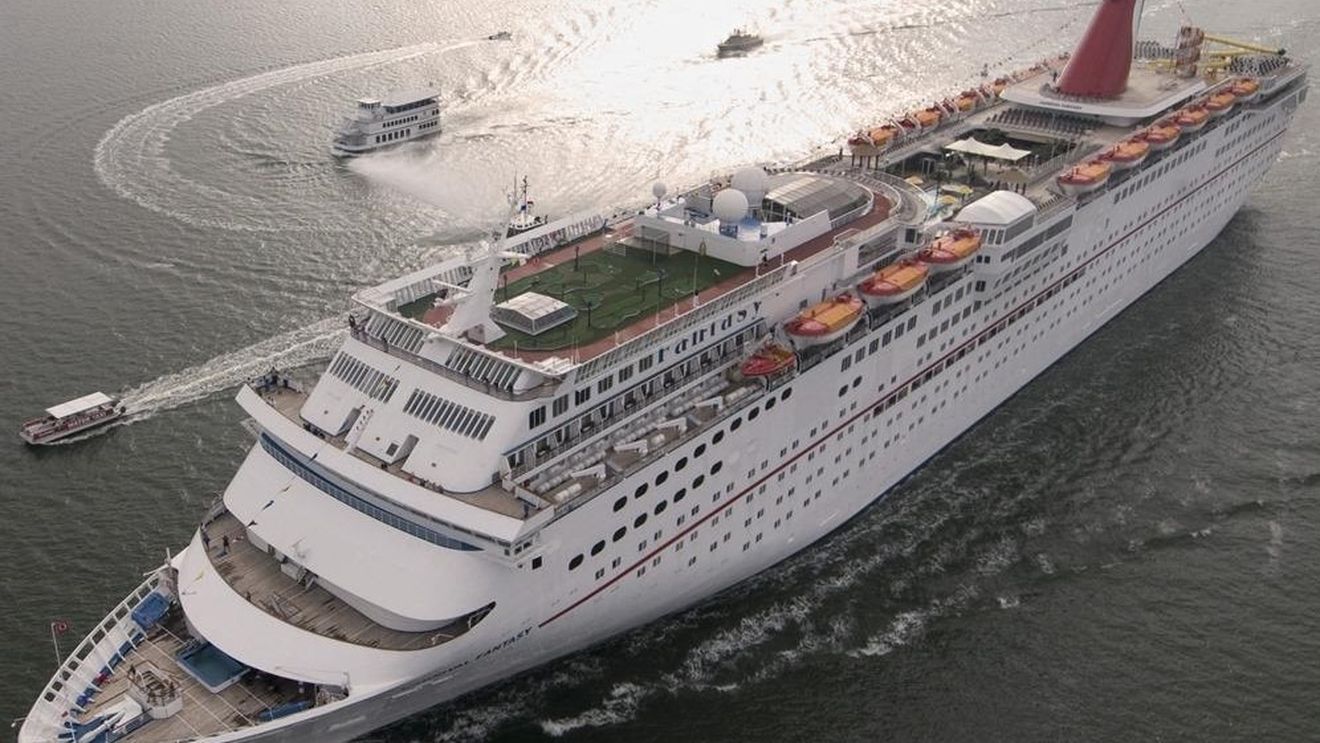Afacerea pandemiei: dezmembrarea navelor de croazieră și vânzarea lor la fiare vechi/ Ce se mai poate cumpăra de pe un vas de lux