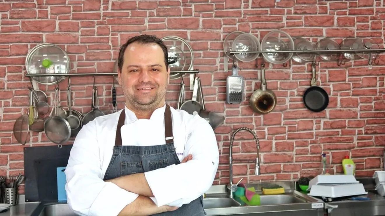 VIDEO | Chef Nico Lontras: „Bucătăria românească nu trebuie distrusă, ci făcută mai bună” / „Avem bucătăria. Avem vinurile. Avem producătorii. Ne lipsesc doar logistica și strategia”