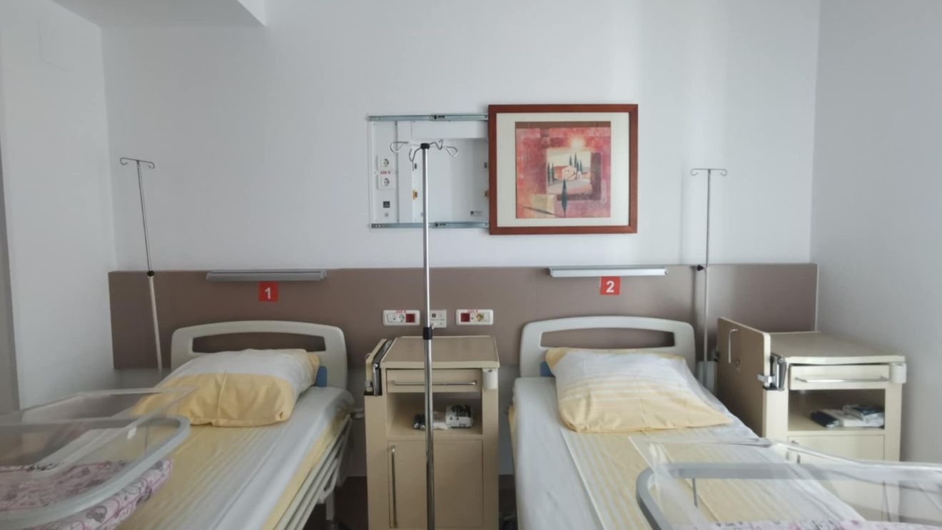 Anchetă la o maternitate din Timișoara, după ce o tânără de 17 ani a murit la scurt timp după ce a născut / Medicii susțin că a intrat în stop cardio-respirator şi nu a putut fi resuscitată / Copilul e internat pe Neonatologie