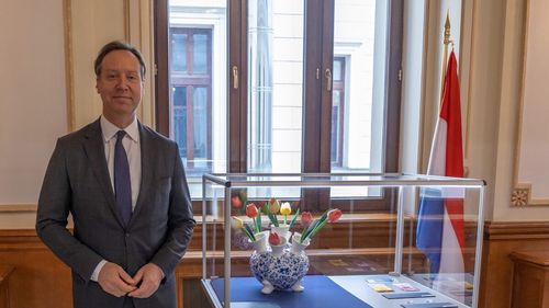 Monede rare olandeze la Muzeul BNR într-o expoziție dedicată aderării României la UE