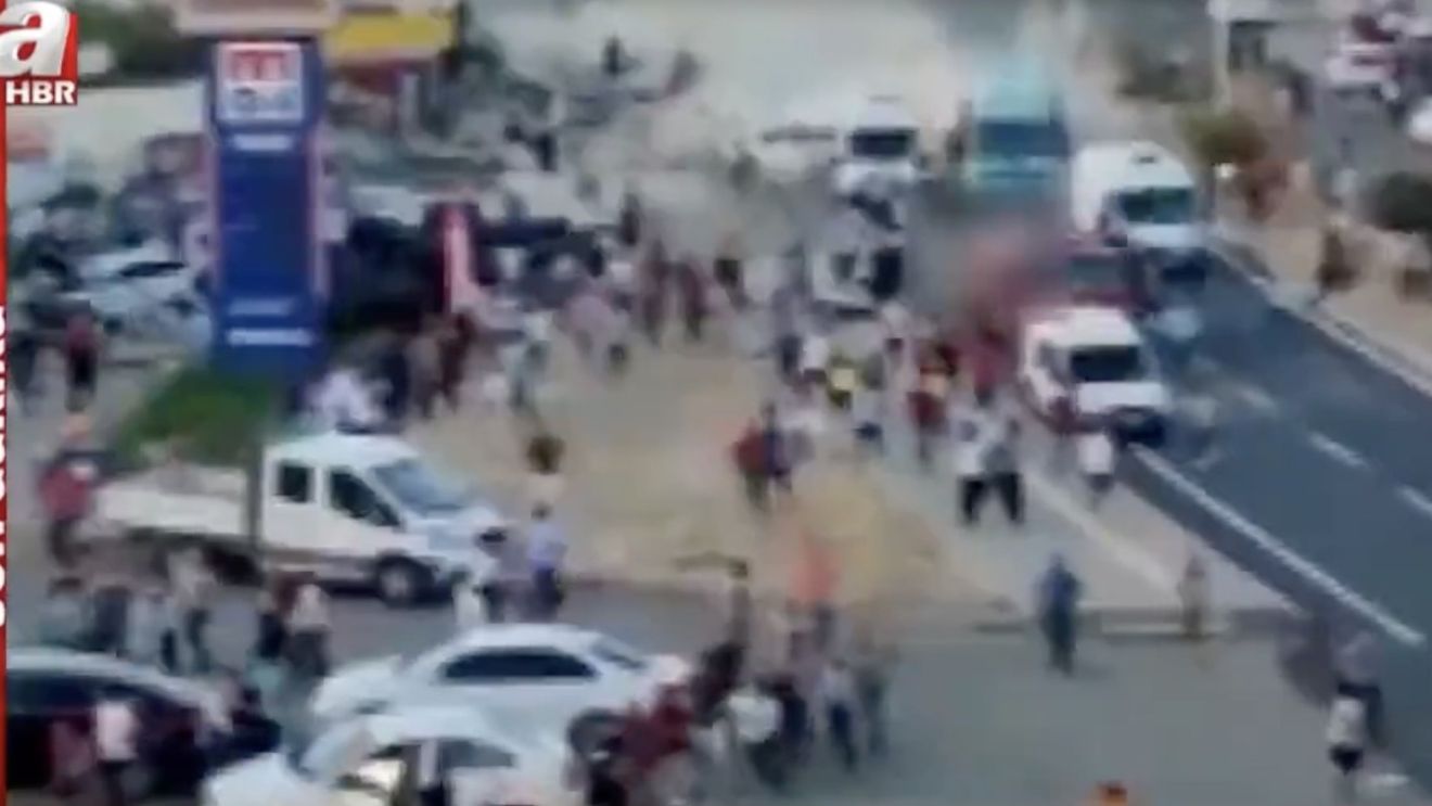 Turcia: 16 morți și 29 de răniți, după ce un camion rămas fără frâne a intrat într-o mulțime, într-un oraș în provincia Mardin