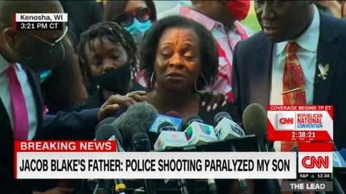 Mama afro-americanului Jacob Black, împușcat de polițiști, face apel la calm după protestele violente izbucnite în statul american Wisconsin