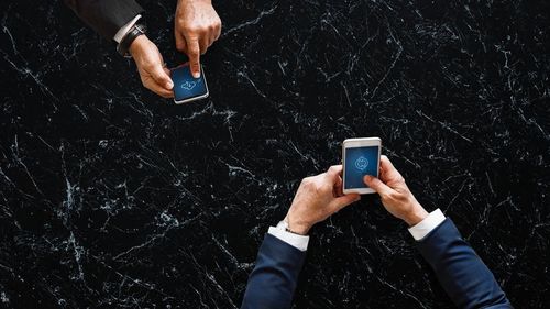 UE vrea ca aplicaţiile mobile de depistare a contactelor şi de avertizare să fie instalate în mod voluntar/ Acestea trebuie să respecte regulile privind protecția datelor și a vieții private