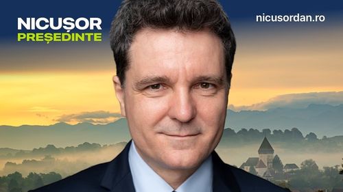Nicușor Dan și-a lansat campania sub sloganul „România onestă”, subliniind că legea îi permite să primească donații și să realizeze materiale de propagandă politică și în afara perioadei de campanie electorală