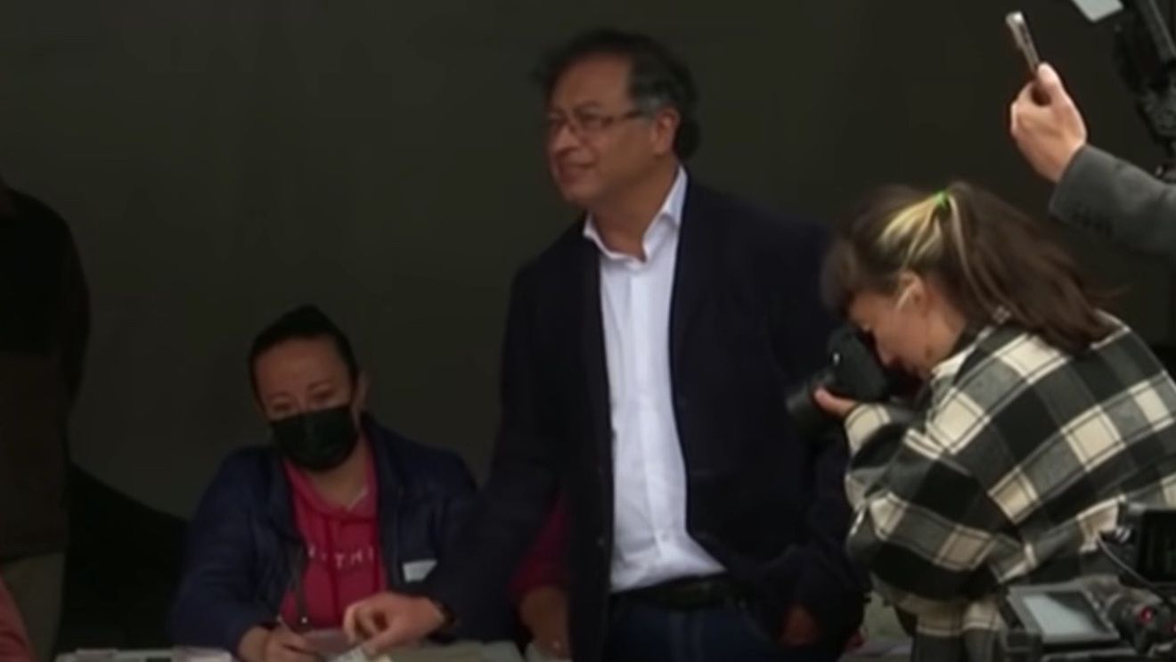 Alegeri prezidenţiale în Columbia: Candidatul de stânga Petro, fost luptător în gherilă și un independent milionar, denumit Trump al Columbiei, ajung în turul doi