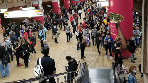 Șeful Sindicatului de la Metrorex îl contrazice pe ministrul Drulă: La noi nu se poate lucra online. Nu s-au făcut angajări în pandemie, ci au fost înlocuiți cei 500 de oameni care au plecat în pensie. Salariul mediu, cu sporuri, ajunge la 7.000 de lei, nu la 10.000