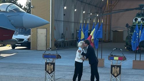 VIDEO Ursula von der Leyen, la Baza 57 Aeriană Mihail Kogălniceanu din Constanța: ”România a rezistat ingerințelor și dezinformărilor / Salutăm eforturile, reformele, vă modernizați economia / Mărim de 5 ori investițiile în Apărare și creștem de 10 ori investițiile în mobilitate militară”