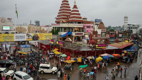 Tragedie în India: 9 morţi şi zeci de răniţi în urma unei busculade la un templu hindus