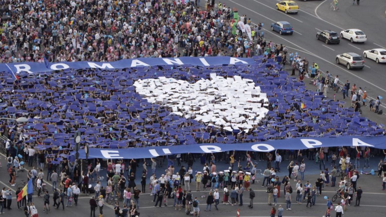 Campanie Declic pentru promovarea votului prin corespondență/ 100 de voluntari vor întâmpina românii care se întorc acasă, pe 9 și 10 august, pentru a-i informa cu privire la votul prin corespondență