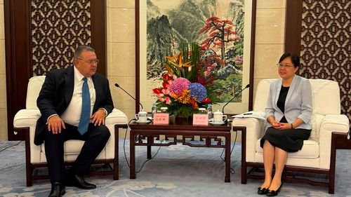 Oficial, parteneri ai Chinei prin intermediul Camerei de Comerț şi Industrie a României, care anunță că pentru prima dată în istorie își deschide un birou de reprezentare externă tocmai în Guangzhou