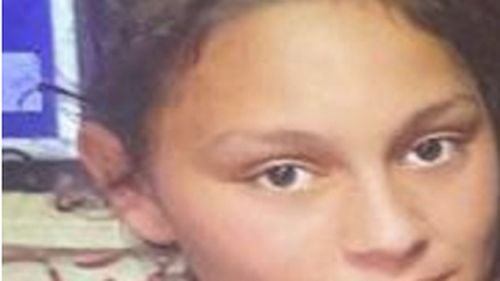 O fată de 13 ani din Cluj, dată dispărută / A mers la şcoală și nu a mai ajuns acasă