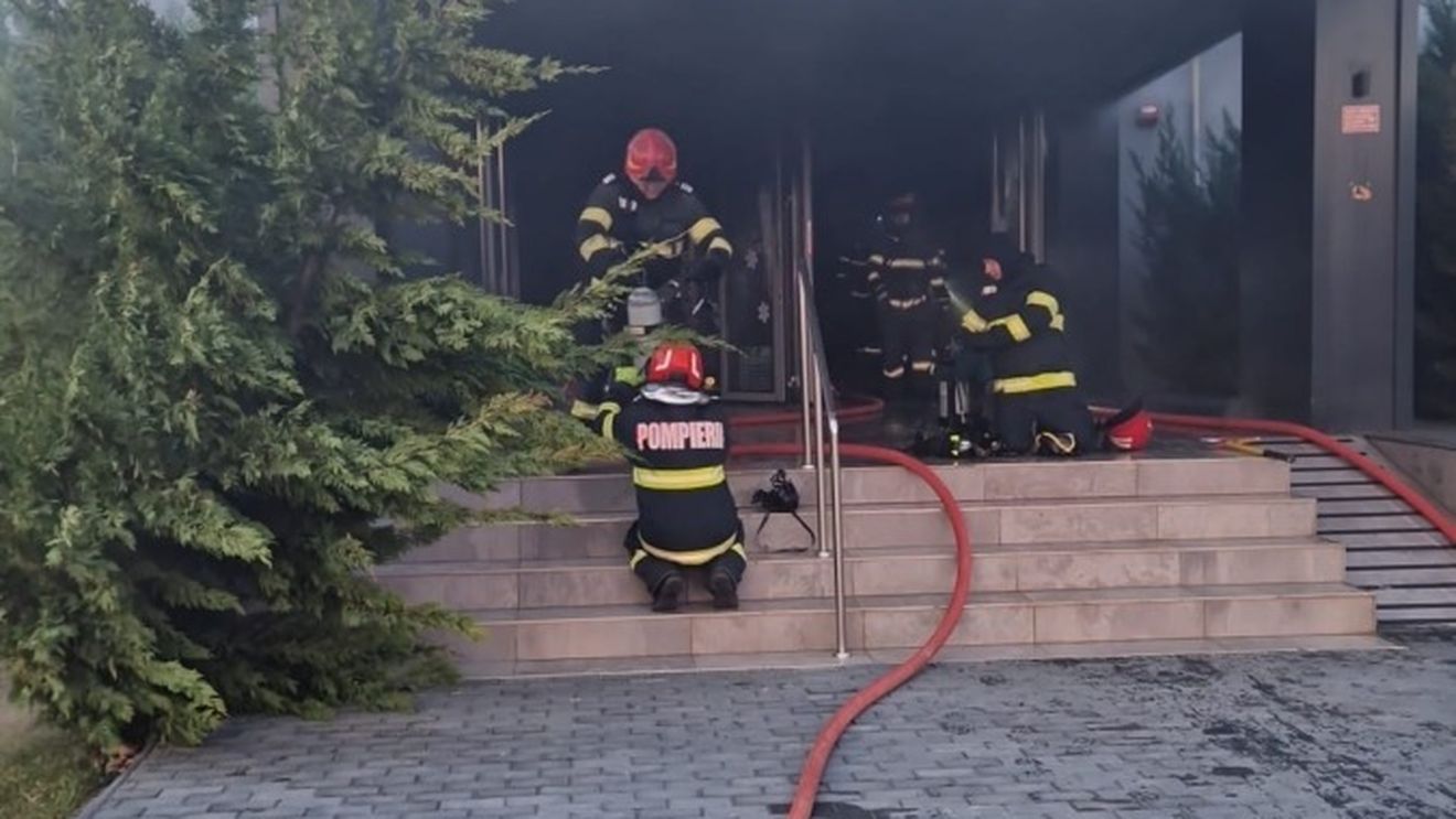 Incendiu la o saună din Mamaia. Înăuntru era o singură persoană, care a reușit să iasă