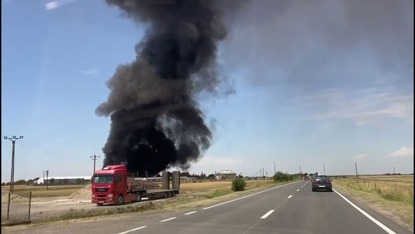 Amendă de 40.000 de lei, după incendiul izbucnit lângă Timişoara, la un depozit de materiale plastice