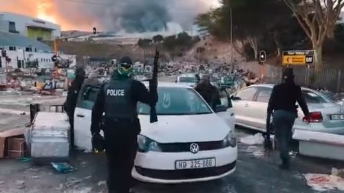 VIDEO Bilanţul violenţelor din Africa de Sud a ajuns la 212 morţi / Haosul s-a instalat după încarcerarea fostului preşedinte Jacob Zuma