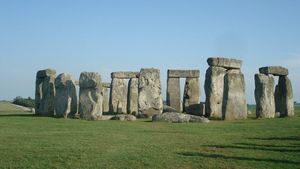 Complexul neolitic Stonehenge ar fi fost ridicat prima dată în Ţara Galilor /Stonehenge ar fi fost dezmembrat şi reconstruit, după câteva secole, în Anglia