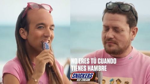 Snickers retrage o reclamă în Spania după acuzații de homofobie