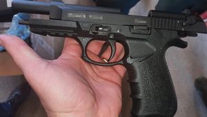 A fost prins al patrulea suspect în cazul furtului pistolului din locuința fostului ofițer SRI