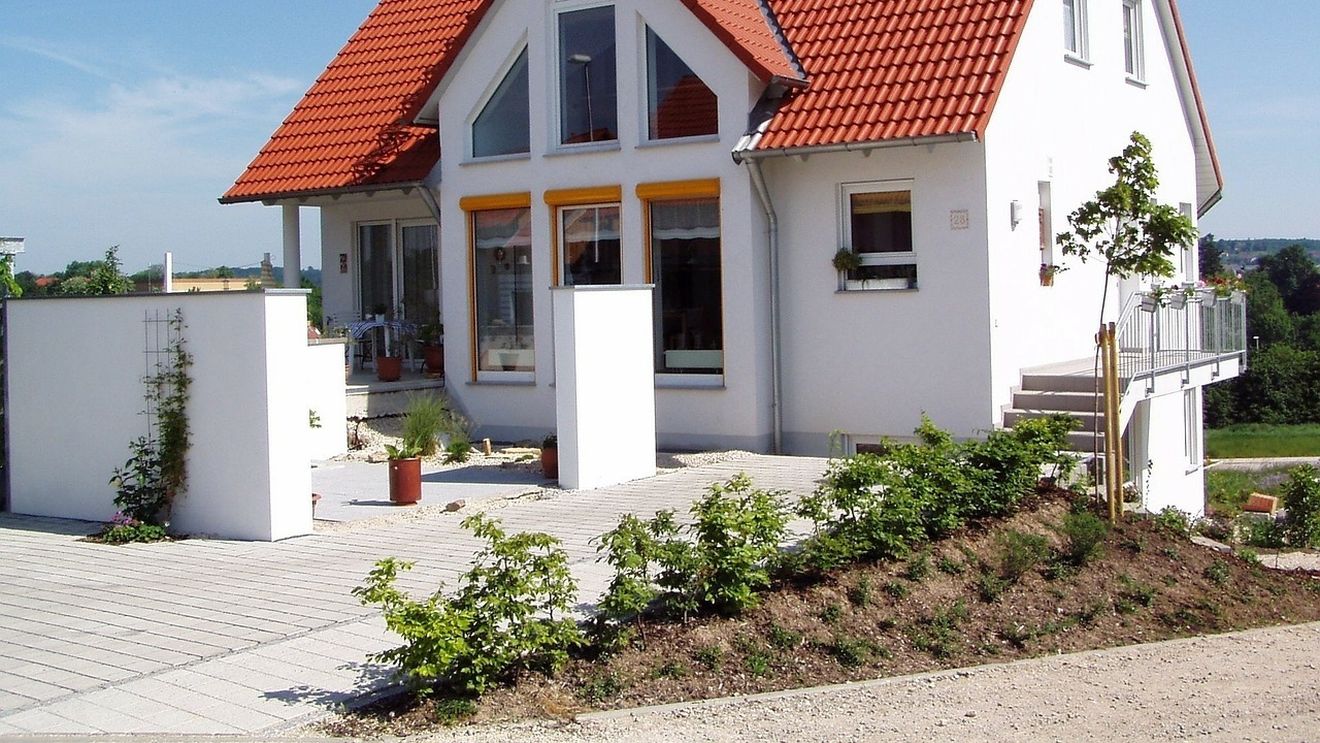 UE avertizează asupra riscului sporit de supraîncălzire financiară în imobiliare