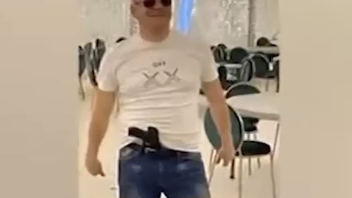 În urma imaginilor compromițătoare care au apărut în spațiul public, social-democratul Stan Ionuţ Petru a demisionat din funcția de subprefect al județului Călărași