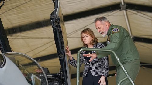 Ambasadoarea SUA în România, Kathleen Kavalec, în vizită la forțele armate Aliate: România constituie un model pentru alte state membre NATO în ceea ce priveşte bugetul alocat pentru apărare