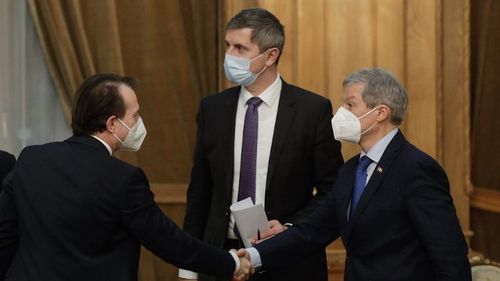 Dacian Cioloş îi răspunde lui Florin Cîțu: Tocmai pentru că am înţeles importanţa momentului am propus refacerea coaliţiei / Premierul demis a transmis USR că ”trebuie să înţeleagă importanţa momentului” și să susțină un guvern minoritar