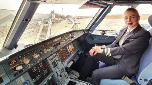 Singura femeie pilot de avion din Iași: „ Am lucrat 4 ani de zile ca stewardesă şi am realizat că eu nu pot să stau în spate” / ”Nu căutăm adrenalină aici, căutăm să aducem oamenii acasă”