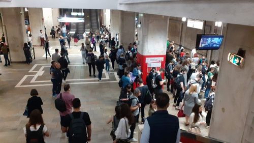 VIDEO Incendiu la metrou, 172 de călători au fost evacuați prin tunel între stațiile Universitate și Piața Romană / Doi pasageri au ajuns la spital / Circulația a fost reluată după două ore