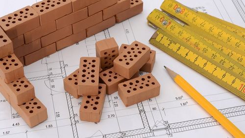 Un consilier local AUR din Iași și-a chemat colegii în instanță după ce aceștia i-au blocat o afacere imobiliară / Invocă în acțiune faptul că hotărârea de respingere nu are niciun fel de motivare