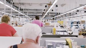 Compania elveţiană de lenjerie Calida Holding și-a închis fabrica din România, dar nu și pe cea din Ungaria. La Sibiu avea 93 de angajaţi