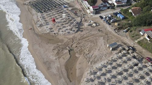 VIDEO Cum se vede din dronă bucata de plajă ruptă de furtună în Vama Veche
