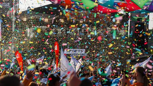 Ronaldinho, intrare triumfală la Cluj, la un meci de gală cu selecționata României în Sala Polivalentă