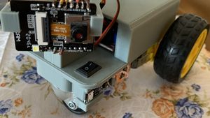 VIDEO Roboți controlați prin telefon și care dansează ca Michael Jackson, creați de un elev de clasa a XI-a/ Rareș a obținut cu creațiile sale locul 2 la Concursul național de electronică