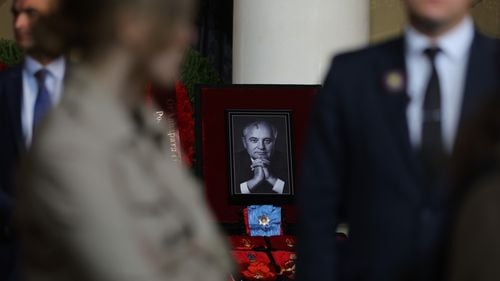 GALERIE FOTO Mii de moscoviți stau la coadă pentru a-i aduce un ultim omagiu lui Mihail Gorbaciov, ultimul lider sovietic