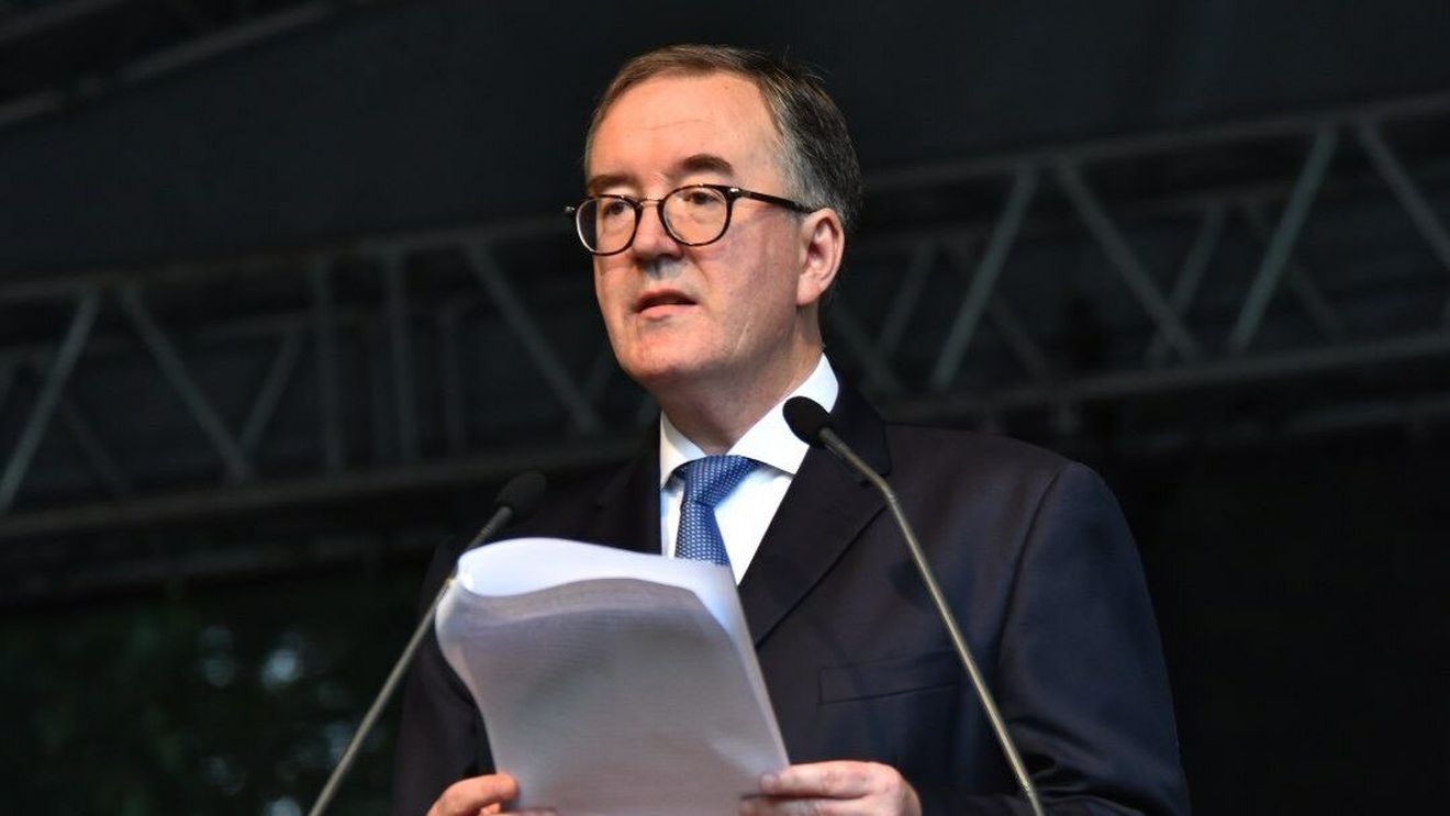 Ambasadorul Marii Britanii: ”COVID-19 ne-a afectat viaţa tuturor, dar comunitatea romă a fost afectată disproporţionat”. Andrew Noble susține că majoritatea românilor nu ştiu că romii au fost în robie, în trecut