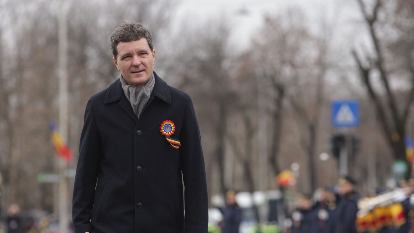 Președintele Nicușor Dan, baie de mulțime în București după parada militară