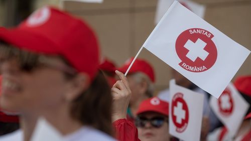 SANITAS reclamă că OUG care concediază bugetarii care sunt și pensionari adânceşte criza din sistemul medical / Blocăm angajările, trimitem acasă specialiştii încă apţi şi dornici de muncă / Câteva mii de medici şi mult mai mulţi asistenţi şi alte categorii indispensabile sunt vizate