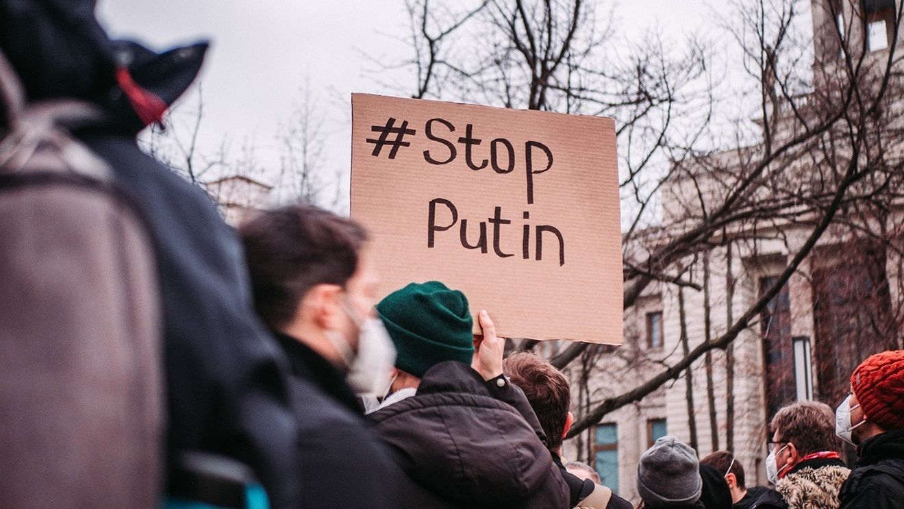 Bulgaria: Protestatarii au scandat ”Opriți-l pe Putin” în timp ce Biserica Rusă din Sofia îşi sărbătorea aniversarea