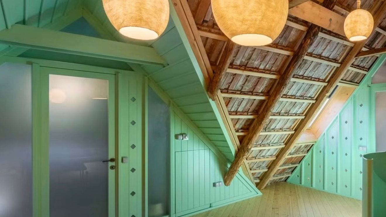 VIDEO Tudor Chirilă a preluat modelul Andreei Esca și și-a cumpărat o casă în Porumbacu de Sus (Sibiu) / „M-am îndrăgostit iremediabil și irecuperabil. Am făcut o investiție emoțională” / Solistul a introdus casa în circuitul turistic