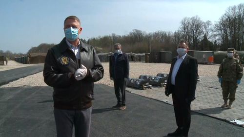 VIDEO Klaus Iohannis, în vizită la spitalul construit de militari la Otopeni: Vom face o analiză la sânge a sistemului spitalicesc. Ne așteptăm la o creștere a infecțiilor, lucrurile vor fi și mai grave