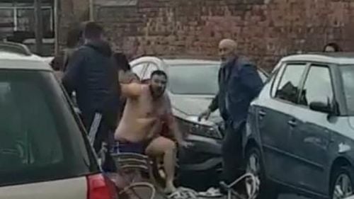 Clanurile de romi s-au luat la bătaie într-un oraș din Anglia / Poliţiştii au avut nevoie de sprijinul trupelor speciale
