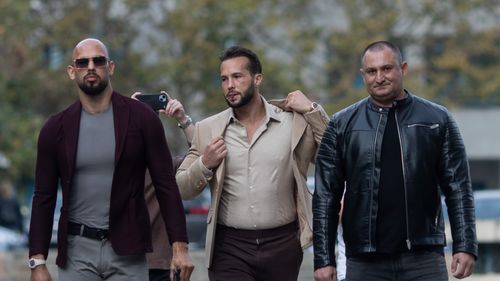 Fraţii Tate rămân sub control judiciar, cu interdicţia de a părăsi Capitala / Decizia Tribunalului București poate fi contestată