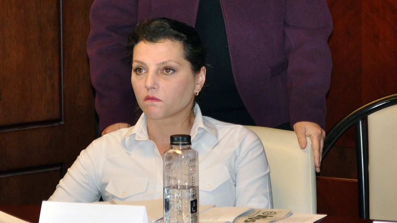 Cum au fost prinse în flagrant directoarea Direcției de Cultură Constanța și un inspector în timp ce ar fi împărțit o mită de 2000 de lei pentru un aviz: Un tânăr a sunat la call center-ul DGA pentru corupție și a relatat în detaliu ce i-au cerut cele două funcționare