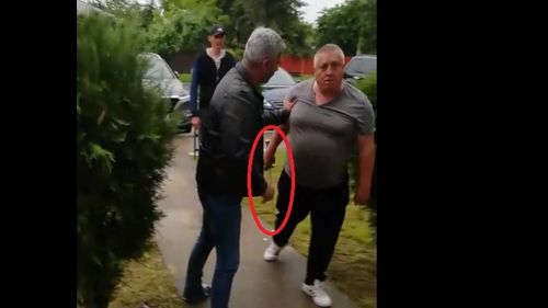VIDEO Un viceprimar PSD din Giurgiu l-a amenințat cu sabia pe concurentul de la ALDE: ”A scos din mașină sabia și m-a amenințat, l-a lovit pe un prieten”