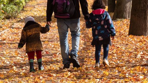 Elveţia vrea să interzică adopţiile internaţionale